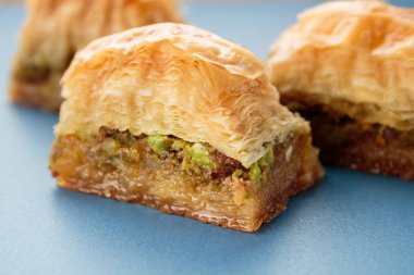 Antep fıstığı ve cevizli baklava