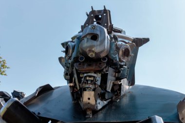 Zagreb, Hırvatistan - 11 Nisan 2016: Zagreb 'i koruyan Transformers, Danilo Baletiç' in sokak sergisi. Transformatörler otomobil parçalarından yapılır.