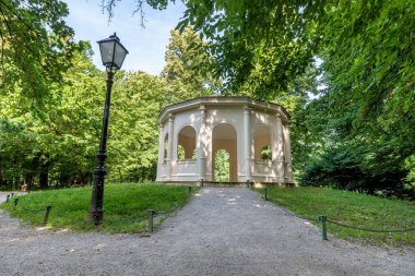 Yaz aylarında Maksimir parkında yankı pavyonu