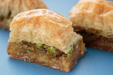 Antep fıstığı ve cevizli baklava