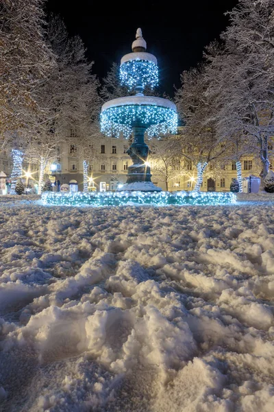 Zrinjevac Brunnen Mit Weihnachtsbeleuchtung Als Teil Des Advents Zagreb Geschmückt — Stockfoto