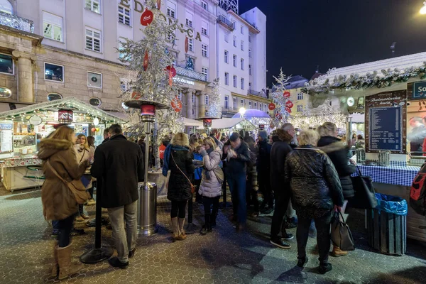 Zagreb Kroatien Dezember 2016 Advent Zagreb Überfüllter Teil Des Ban — Stockfoto