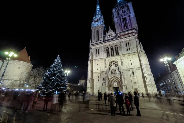 Zagreb Kroatien Dezember 2016 Advent Zagreb Kathedrale Und Weihnachtsbaum Davor — Stockfoto