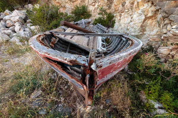 Verlassenes Holzboot Verrottet — Stockfoto