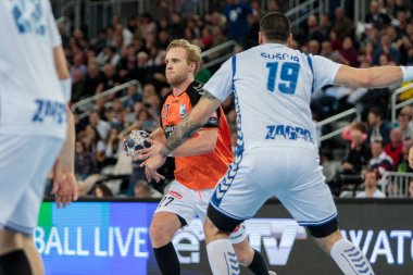 Zagreb, Hırvatistan - 25 Şubat 2017: Ehf Şampiyonlar Ligi PD Zagreb Ifk Kristianstad 'a karşı. Gunnar Steinn Jonsson (27) elinde topla
