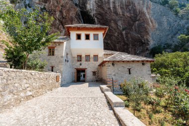 Blagaj, Bosna-Hersek - 12 Temmuz 2016: Tekija (Tekke) Blagaj Derviş evi, Bosna-Hersek'te Erken Osmanlı döneminin önemli anıtı