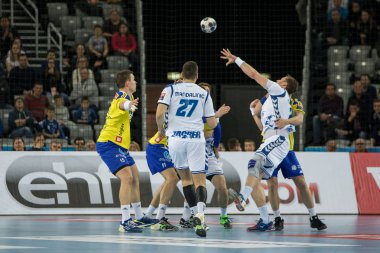 Zagreb, Hırvatistan - 09 Mart 2017: Ehf Şampiyonlar Ligi PD Zagreb 'e karşı Rk Celje Pivovarna Lasko. Miklavciç David (28) topu atıyor