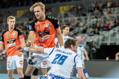 Zagreb, Hırvatistan - 25 Şubat 2016: Ehf Şampiyonlar Ligi PD Zagreb 'e karşı Ifk Kristianstad. David Miklavciç (28) ve Gunnar Steinn Jonsson (27))