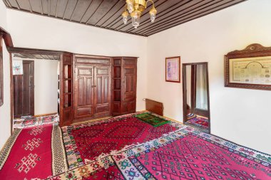Blagaj, Bosna-Hersek - 12 Temmuz 2016: Blagaj Derviş Evi, Buna nehri üzerindeki Tekke'deki odalardan biri
