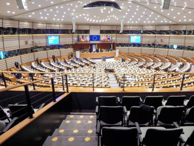 Brüksel, Belçika - 15 Haziran 2016: Avrupa Parlamentosu Odası, müzakere odası                                 