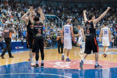 Zagreb, Hırvatistan - 01 Haziran 2017: Hırvatistan Basketbol Şampiyonası finalleri Cibona Zagreb - Cedevita. Cedevita oyuncuları zaferi kutluyor