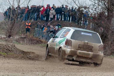 Sveta Nedelja, Hırvatistan - 27 Kasım 2016. 7. Ralli Gösterisi Santa Domenica. Damjan Jeram ve Primoz Makuc Vw Polo Sprint viraj geçiyor