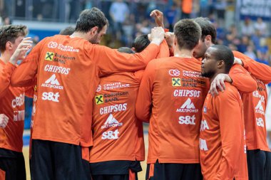 Zagreb, Hırvatistan - 01 Haziran 2017: Hırvatistan Basketbol Şampiyonası finalleri Cibona Zagreb - Cedevita. Oyundan önce Cedevita oyuncuları