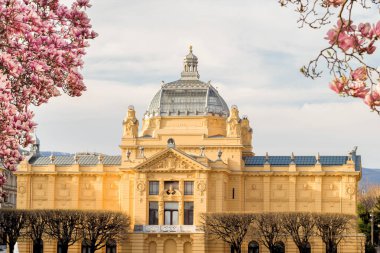 Kral Tomislav parkında sanat köşkü
