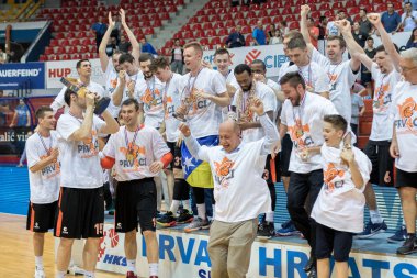 Zagreb, Hırvatistan - 01 Haziran 2017: Hırvatistan Basketbol Şampiyonası finalleri Cibona Zagreb - Cedevita. Cedevita oyuncuları zaferi kutluyorlar.