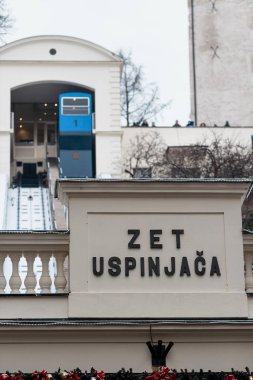 Zagreb, Hırvatistan - 08 Ocak 2017: Zagreb füniküleri (Uspinjaca) pek çok turistik merkezden biridir. Dünya üzerindeki en kısa funiculardandır. Pistin uzunluğu 66 metredir.. 