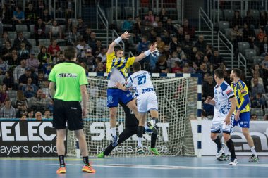 Zagreb, Hırvatistan - 09 Mart 2017: Ehf Şampiyonlar Ligi PD Zagreb 'e karşı Rk Celje Pivovarna Lasko. Mandalinic Stipe (27) golü atıyor.