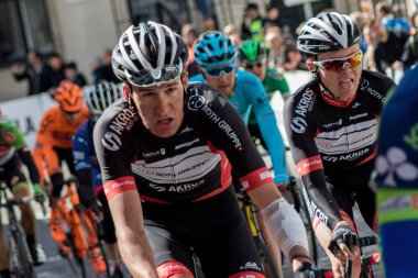 Zagreb, Hırvatistan - 23 Nisan 2017: Hırvatistan Bisiklet Yarışı 2017. Zagreb 'in son aşamasını bisikletçiler sürüyor