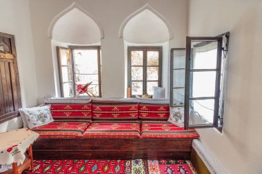 Blagaj, Bosna-Hersek - 12 Temmuz 2016: Blagaj Derviş Evi, Buna nehri üzerindeki Tekke'deki odalardan biri