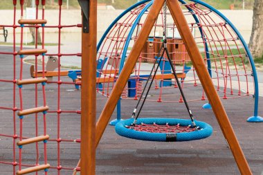 Çocuk oyun alanı büyük salıncak
