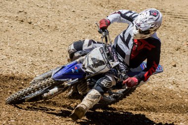 Zagreb, Hırvatistan - 02 Temmuz 2017: Hırvat Motocross şampiyonası. Off-road pistinde motokros yarışçısı