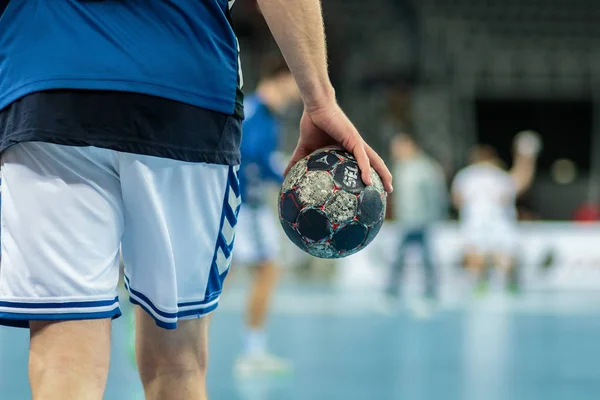 Zagreb, Hırvatistan - 25 Şubat 2016: Ehf Şampiyonlar Ligi PD Zagreb 'e karşı Ifk Kristianstad. Top elinde..