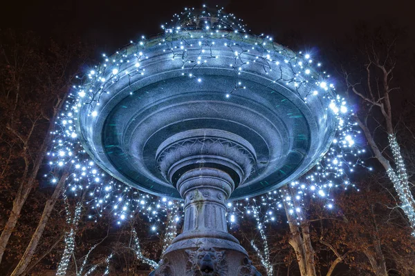 Detalle Del Parque Zrinjevac Fuente Decorada Con Luces Navideñas Como — Foto de Stock