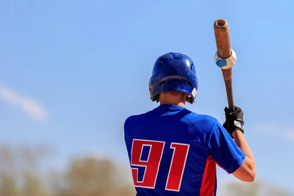 Jogador Basebol Segurar Taco Basebol Espaço Cópia — Fotografia de Stock