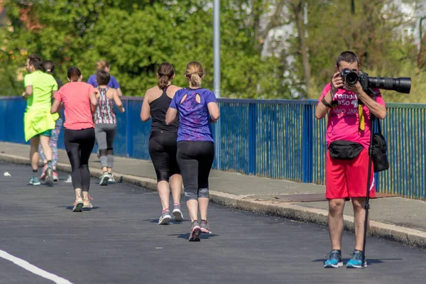 Zagrzeb Chorwacja Kwietnia 2017 Sava Hendrix Półmaraton Fotograf Aparatem Fotograficznym — Zdjęcie stockowe