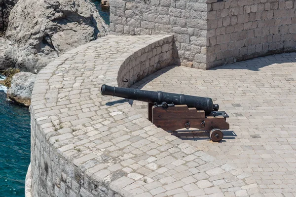 Eski Cannon Dubrovnik Eski Limanı savunma sistemi olarak kullanılan