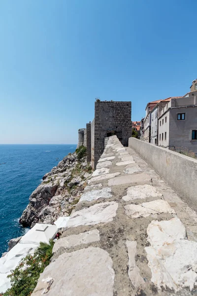 Uitzicht Vanaf Stadsmuren Met Uitzicht Muren Zee Met Kliffen Gedurende — Stockfoto