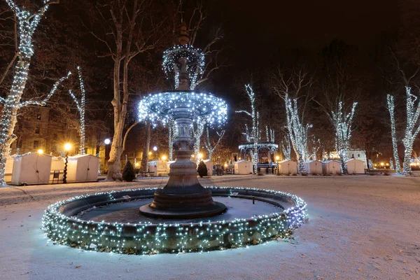 Zrinjevac Park Fountain Decorated Christmas Lights Part Advent Zagreb Fountain — Stockfoto