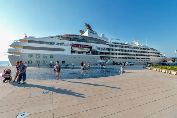 Zadar Kroatien Juli 2016 Kreuzfahrtschiff Auf Dock Zadar Mit Gruß — Stockfoto