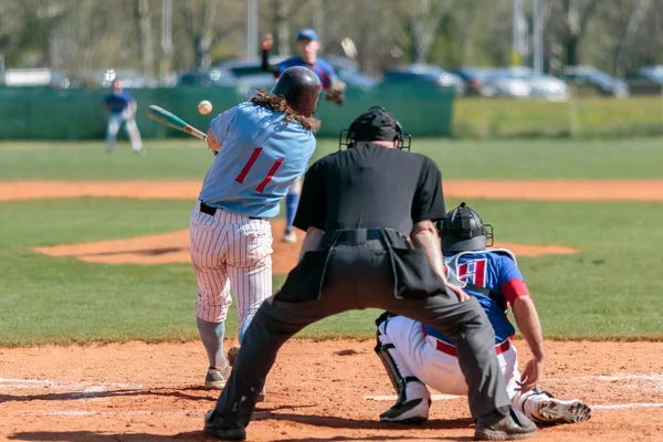 Baseball Pastella Colpisce Palla — Foto Stock