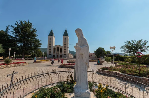 Medugorje Bosnia Erzegovina Luglio 2016 Statua Della Vergine Maria Chiesa — Foto Stock