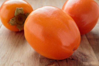 Trabzon hurma, Kaki rustik ahşap masa arka plan