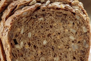 Çavdar ekmeği ve ayçiçeği tohumları