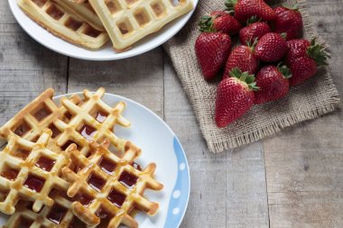 Akçaağaç şurubu ile kaplı waffle