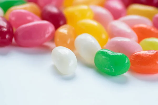 Jelly Beans Vit Bakgrund Närbild — Stockfoto