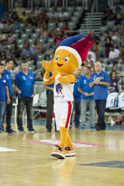 Zagreb, Hırvatistan - 28 Ağustos 2015: Hazırlık maçı Hırvatistan ile İsrail arasında yapılacak 2015 Eurobasket karşılaşması öncesinde gerçekleşti. 2015 Eurobasket maskotu Frenkie.