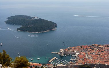 Eski şehir Dubrovnik ve ada Lokrum, Hırvatistan üzerinde Mt. Srdj görünümü