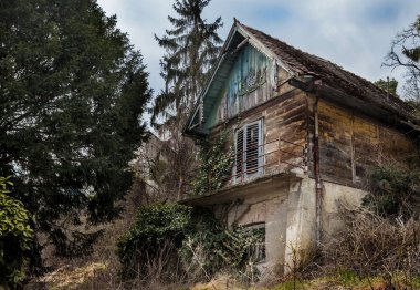 1935'ten kalma ahşap evi terk et.
