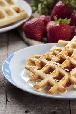 Akçaağaç şurubu ile kaplı waffle