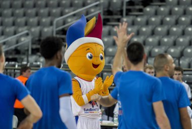 Zagreb, Hırvatistan - 27 Ağustos 2015: Hazırlık maçı İsrail ile Estonya arasında yapılacak 2015 Eurobasket karşılaşması öncesinde gerçekleşti. 2015 Eurobasket maskotu Frenkie