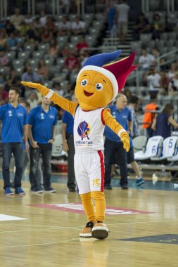 Zagreb, Hırvatistan - 28 Ağustos 2015: Hazırlık maçı Hırvatistan ile İsrail arasında yapılacak 2015 Eurobasket karşılaşması öncesinde gerçekleşti. 2015 Eurobasket maskotu Frenkie.