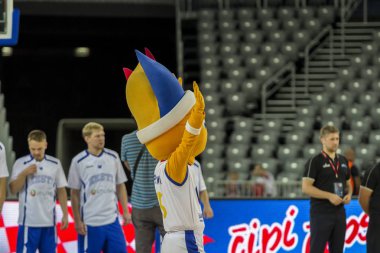 Zagreb, Hırvatistan - 27 Ağustos 2015: Hazırlık maçı İsrail ile Estonya arasında yapılacak 2015 Eurobasket karşılaşması öncesinde gerçekleşti. 2015 Eurobasket maskotu Frenkie