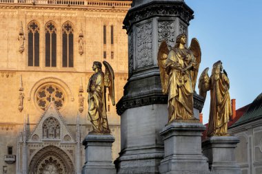 Altın Melekler heykel, Zagreb katedral önünde çeşme, Hırvatistan