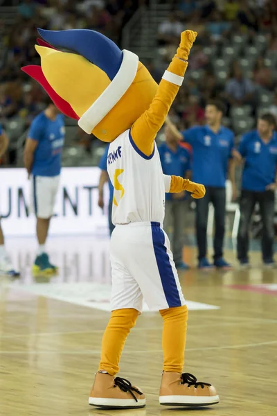 Zagreb, Hırvatistan - 28 Ağustos 2015: Hazırlık maçı Hırvatistan ile İsrail arasında yapılacak 2015 Eurobasket karşılaşması öncesinde gerçekleşti. 2015 Eurobasket maskotu Frenkie.