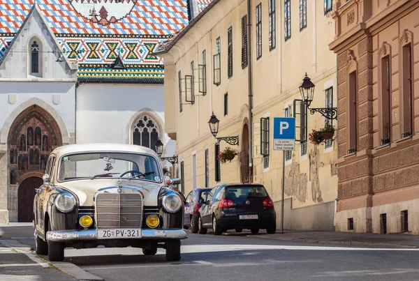 Zágráb Horvátország Július 2015 Régi Két Hang Mercedes Években Parkolt — Stock Fotó