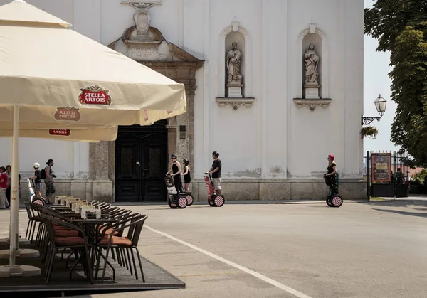 Zagreb Croacia Agosto 2015 Los Turistas Que Montan Segway Hacer — Foto de Stock